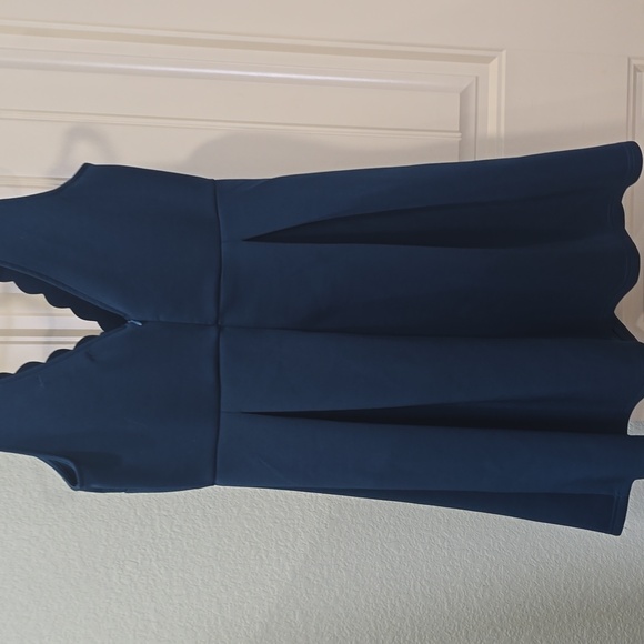 Dress - Picture 3 of 4